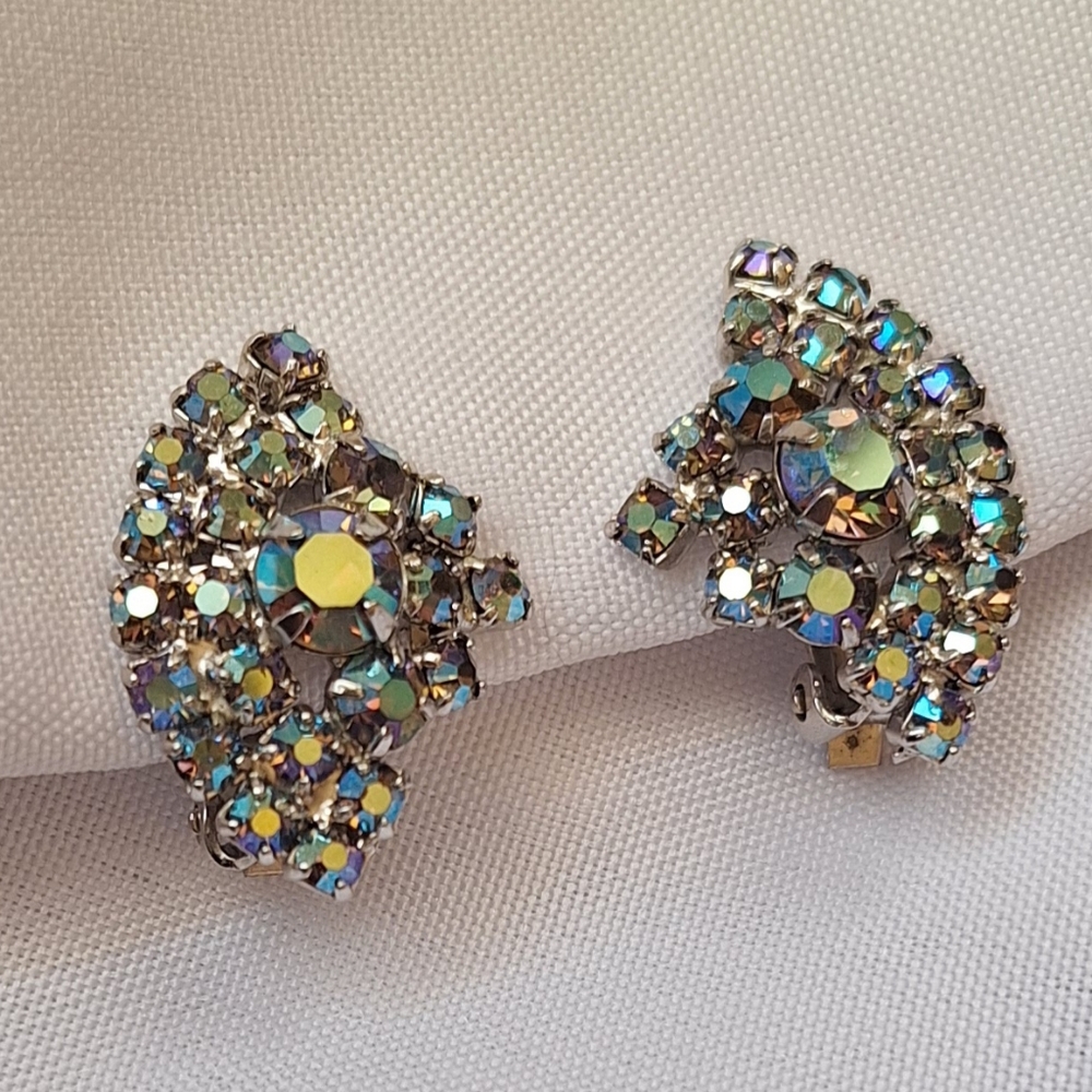 50s Fabulous Crystal Prong Set Aurora Borealis Clip On Fan Shape Earrings VTG👰‍